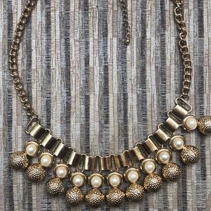Gold pearl necklace